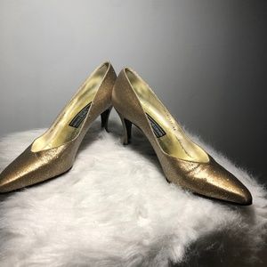 Stuart Witzman Women's Glitter Gold Pumps